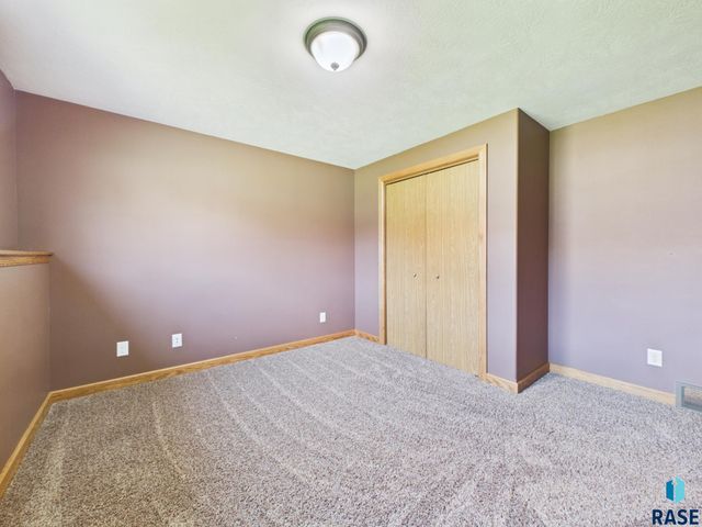 2204 S June Ave Avenue, Sioux Falls, SD 57106