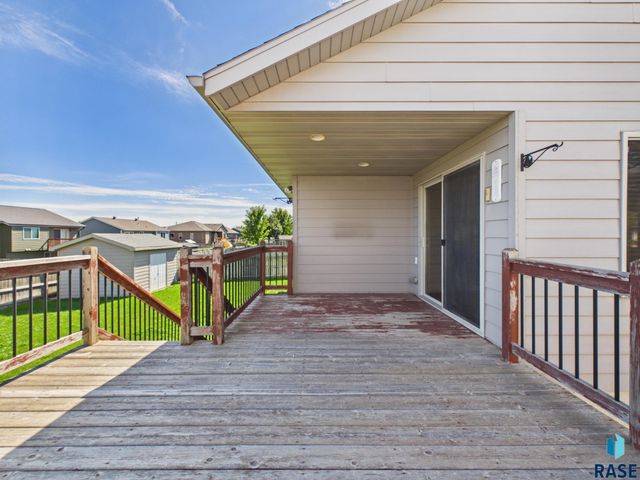 2204 S June Ave Avenue, Sioux Falls, SD 57106