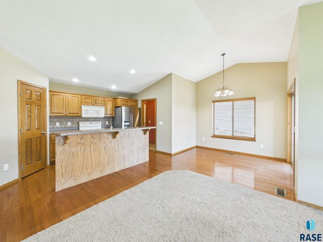 2204 S June Ave Avenue, Sioux Falls, SD 57106