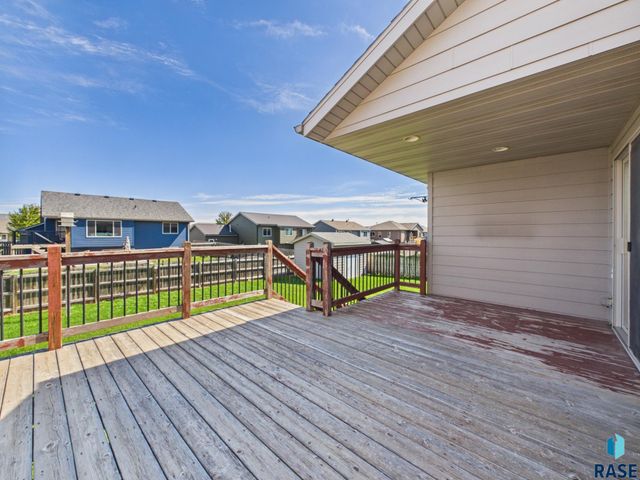 2204 S June Ave Avenue, Sioux Falls, SD 57106
