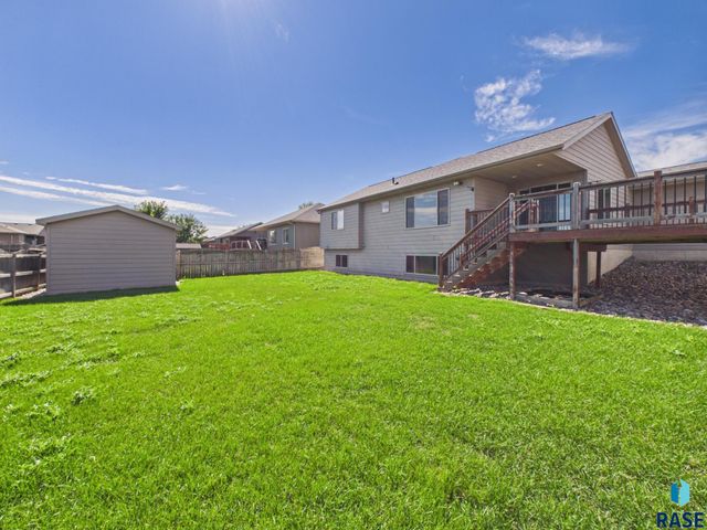 2204 S June Ave Avenue, Sioux Falls, SD 57106