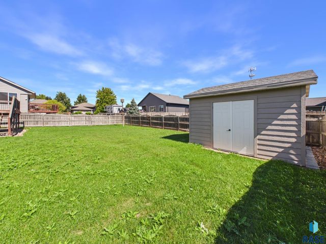 2204 S June Ave Avenue, Sioux Falls, SD 57106