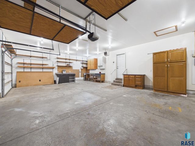 2204 S June Ave Avenue, Sioux Falls, SD 57106