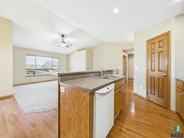 2204 S June Ave Avenue, Sioux Falls, SD 57106