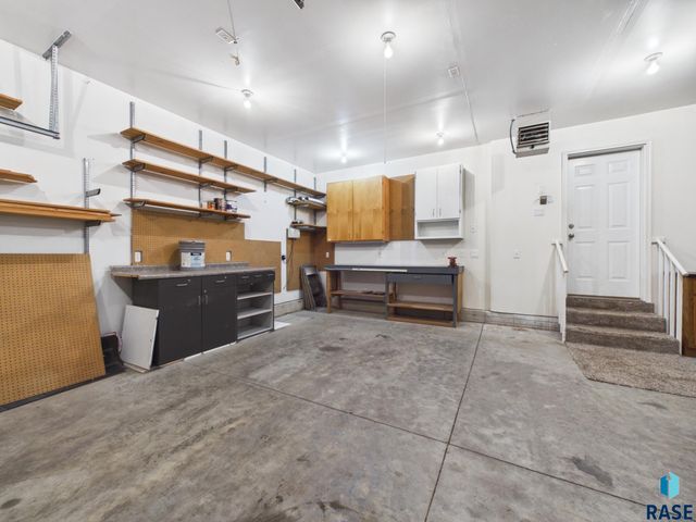 2204 S June Ave Avenue, Sioux Falls, SD 57106