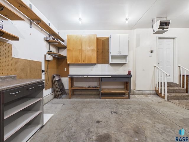 2204 S June Ave Avenue, Sioux Falls, SD 57106