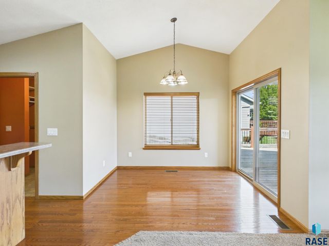 2204 S June Ave Avenue, Sioux Falls, SD 57106