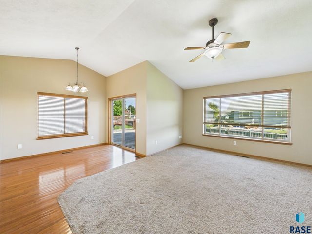 2204 S June Ave Avenue, Sioux Falls, SD 57106