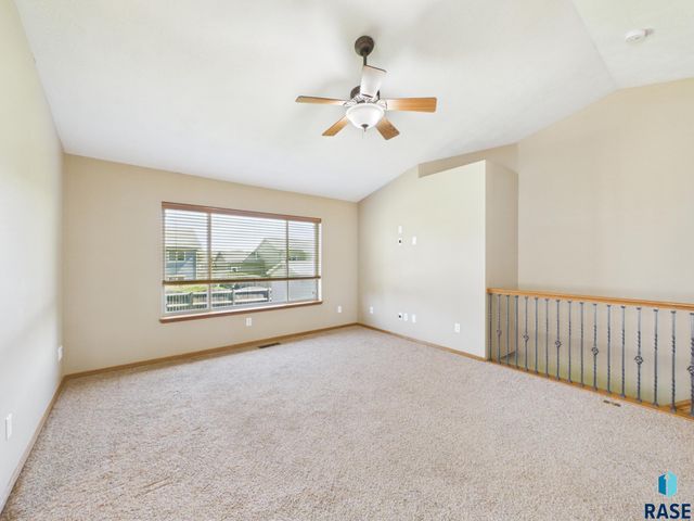 2204 S June Ave Avenue, Sioux Falls, SD 57106