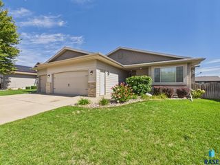 2204 S June Ave Avenue, Sioux Falls, SD 57106