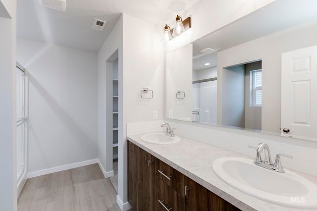 7107 E Shields Dr, Nampa, ID 83687