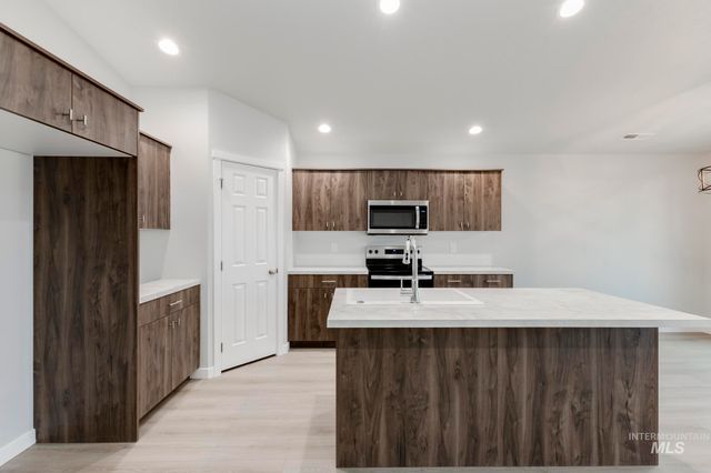 7107 E Shields Dr, Nampa, ID 83687