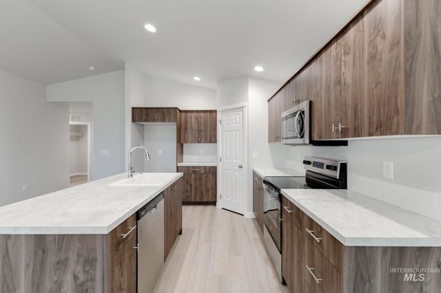 7107 E Shields Dr, Nampa, ID 83687