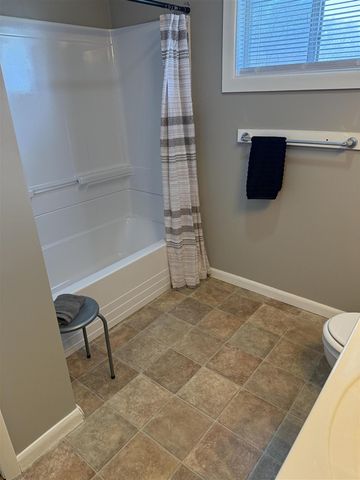 1020-1022 Avondale Circle, Kalamazoo, MI 49048