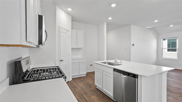 156 Celosia LOOP, Uhland, TX 78640