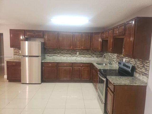 6621 NW 30th St, Sunrise, FL 33313