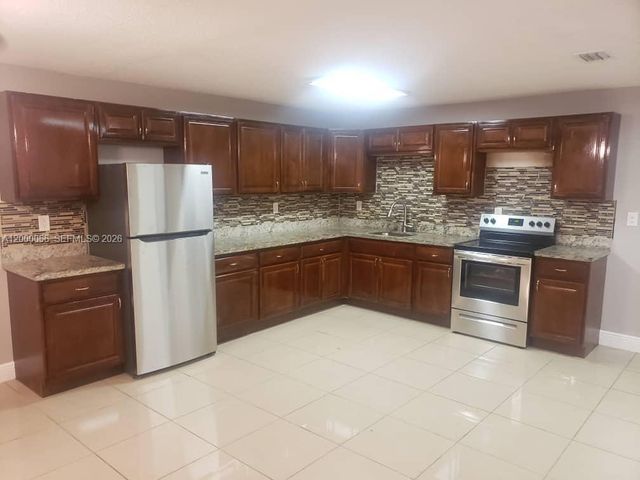 6621 NW 30th St, Sunrise, FL 33313