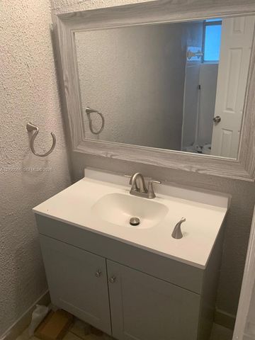 6621 NW 30th St, Sunrise, FL 33313