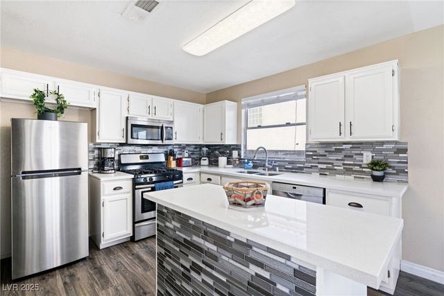 8213 Grassy Point Circle, Las Vegas, NV 89145