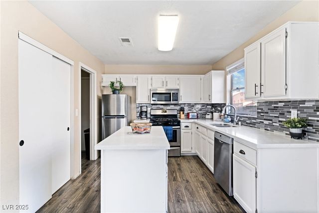 8213 Grassy Point Circle, Las Vegas, NV 89145