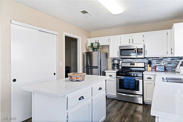 8213 Grassy Point Circle, Las Vegas, NV 89145