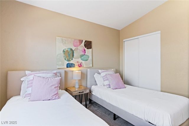 8213 Grassy Point Circle, Las Vegas, NV 89145