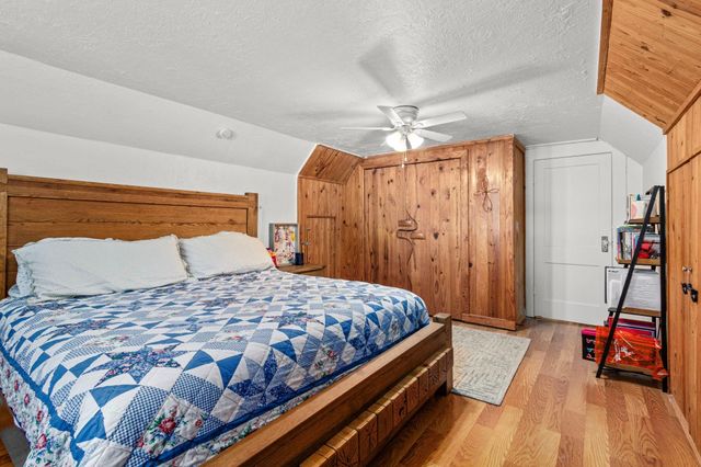 910 Avenue J, Huntsville, TX 77320