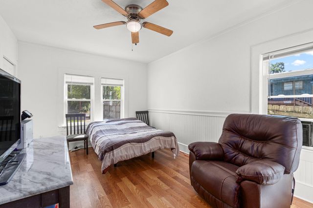 910 Avenue J, Huntsville, TX 77320