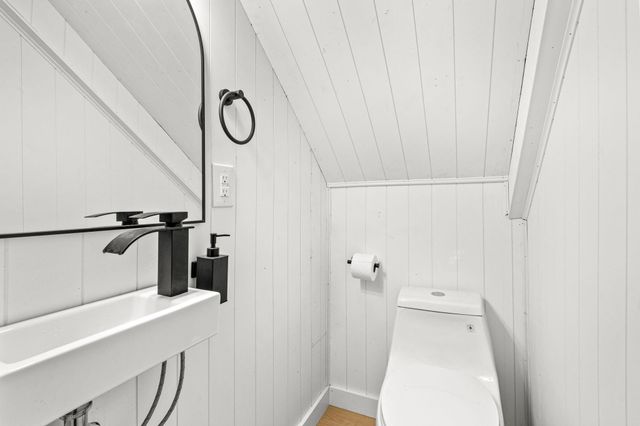 910 Avenue J, Huntsville, TX 77320