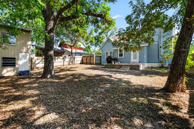 910 Avenue J, Huntsville, TX 77320