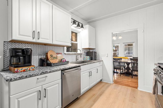 910 Avenue J, Huntsville, TX 77320