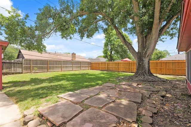 10447 Winding Trail Road, La Porte, TX 77571