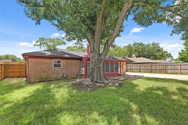 10447 Winding Trail Road, La Porte, TX 77571