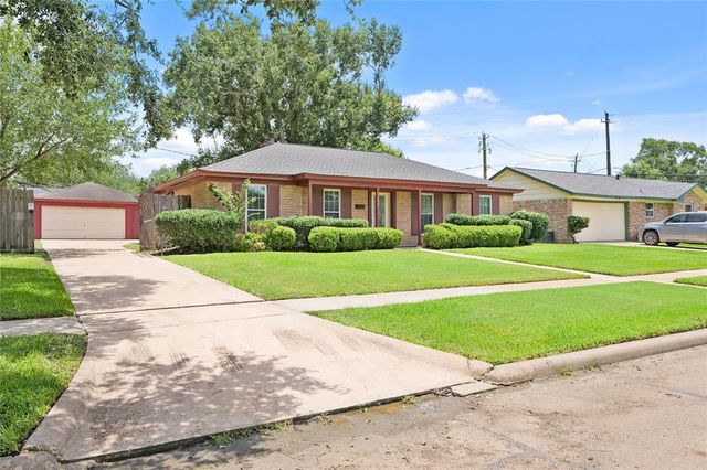 10447 Winding Trail Road, La Porte, TX 77571