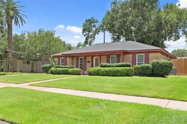 10447 Winding Trail Road, La Porte, TX 77571