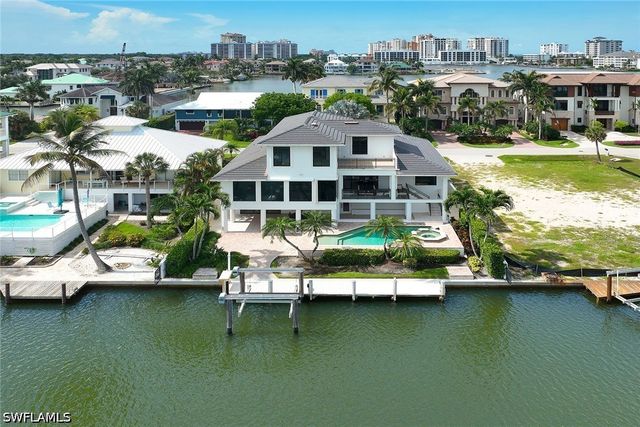 319 Lagoon AVE, Naples, FL 34108