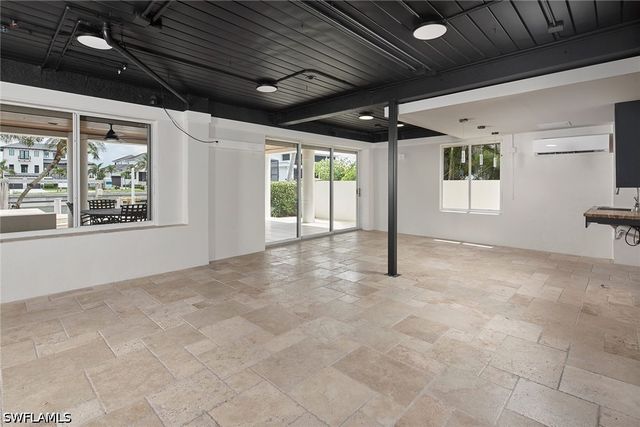 319 Lagoon AVE, Naples, FL 34108