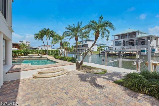 319 Lagoon AVE, Naples, FL 34108