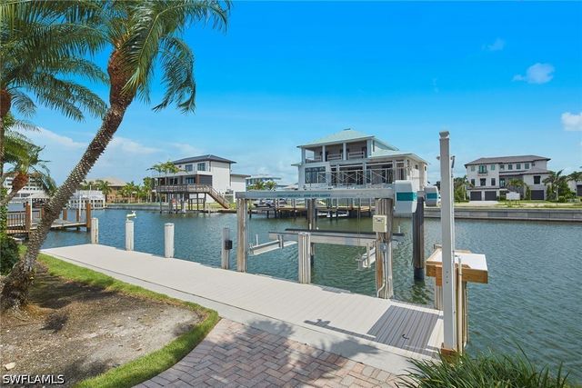 319 Lagoon AVE, Naples, FL 34108