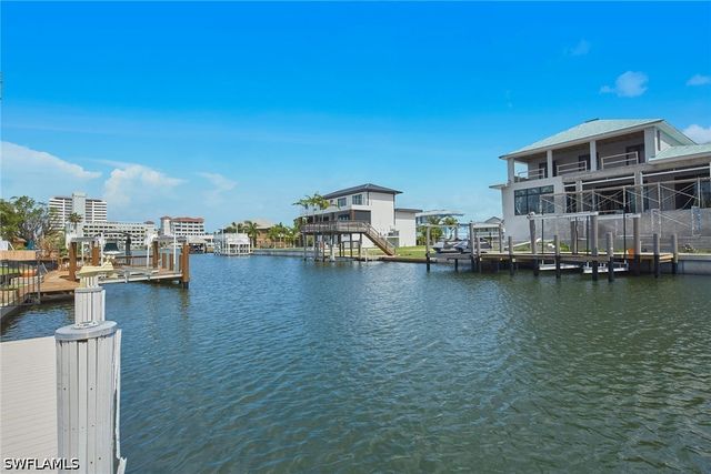 319 Lagoon AVE, Naples, FL 34108