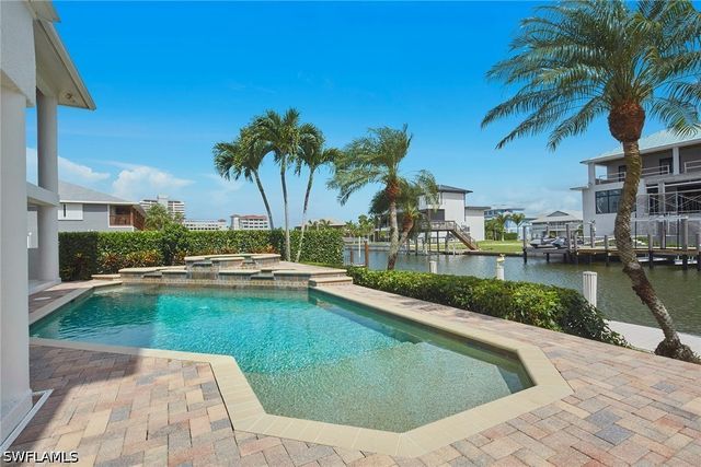 319 Lagoon AVE, Naples, FL 34108