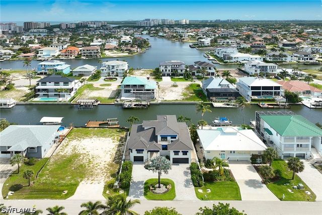 319 Lagoon AVE, Naples, FL 34108