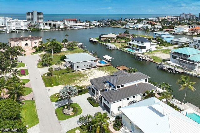 319 Lagoon AVE, Naples, FL 34108