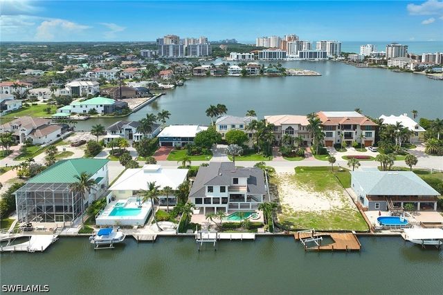 319 Lagoon AVE, Naples, FL 34108