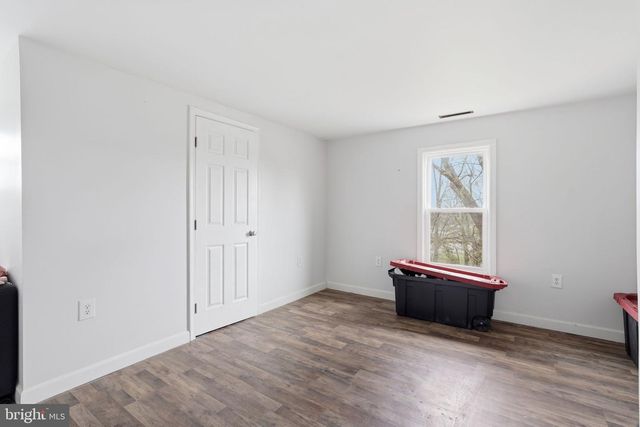630 MIDLAND AVE, Front Royal, VA 22630