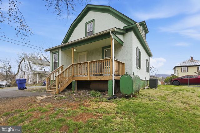 630 MIDLAND AVE, Front Royal, VA 22630