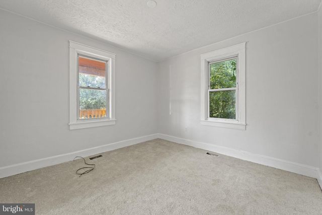 630 MIDLAND AVE, Front Royal, VA 22630
