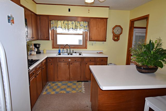 908 1st Ave. S.E., Oelwein, IA 50662
