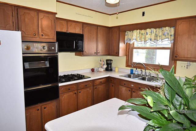 908 1st Ave. S.E., Oelwein, IA 50662