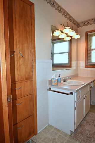 908 1st Ave. S.E., Oelwein, IA 50662